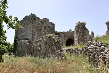 Fototapeta na wymiar Mercato San Severino - Resti della prima cinta muraria di Castello Sanseverino