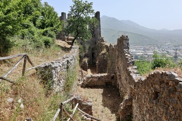 Mercato San Severino - Ruderi della Chiesa di San Severino in Monte nel Castello Sanseverino