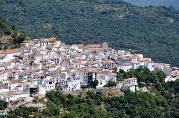 Fototapeta na wymiar Vistas de Algatocín desde el mirador del Valle del Genal en Málaga, Andalucía, España