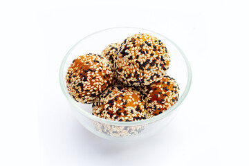 Thai dessert, Kanom Kai Hong. Sesame balls, mung bean filling