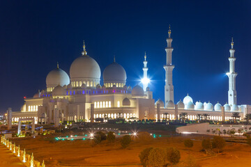 Fototapeta na wymiar Grand Mosque in Abu Dhabi at night, United Arab Emirates