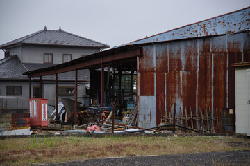 トタンの建物