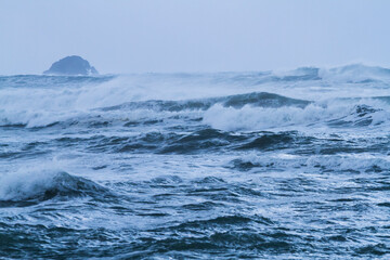 冬の日本海の荒波