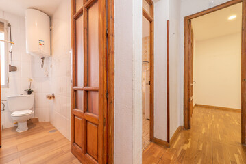 Corridor of a house with access doors to a toilet, kitchen and living room