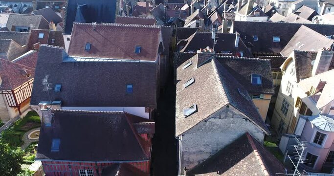 Survol des toits de la vieille ville Troyes en Champagne - Vue a&eacute;rienne
