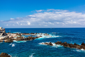 Auf dem Weg zur Nordseite von Madeira unterhalb von Porto Muniz mit fantastischem Blick auf den Atlantik - Madeira - Portugal 