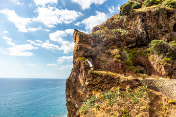 Unterwegs an der Westküste von Madeira mit fantastischem Blick auf den Atlantik - Madeira -...