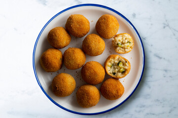 Recipe for arancini with zucchini in a small format similar to a Spanish tapa crequette.
