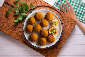 Recipe for arancini with zucchini in a small format similar to a Spanish tapa crequette.