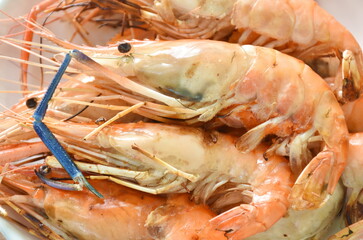 grilled river shrimp arranging with fresh lettuce on plate dipping spicy sauce
