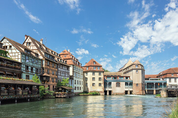 Fototapeta na wymiar houses by the river in Strasbourg France