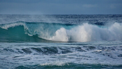 Fototapeta premium Waves breaking on the beach in Zipolite, Mexico
