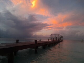 Muelle en el atardecer