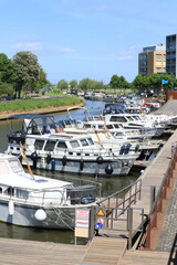 Boote auf der Yser in Diksmuide