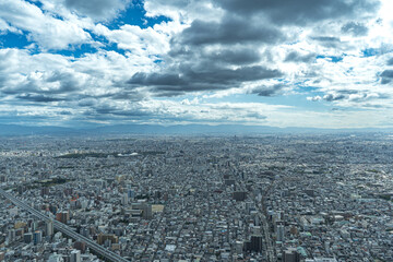 大阪のあべのハルカスから見下ろす阿倍野の街並み