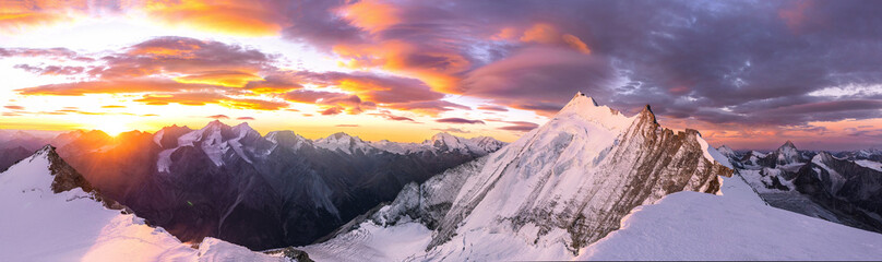 Sonnenaufgang Bishorn, Weißhorn, Monte Rosa, Mischabelgruppe