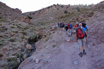 La grande traversée de l’Atlas au Maroc, 18 jours de marche. Les sources d'Ikkis, col d'Arouri, plateau de Tarkeddit. et sources de la Tessaout.