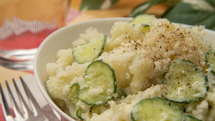 和風のポテトサラダ｜ジャガイモと日本のきゅうりをマヨネーズで和えたサラダ