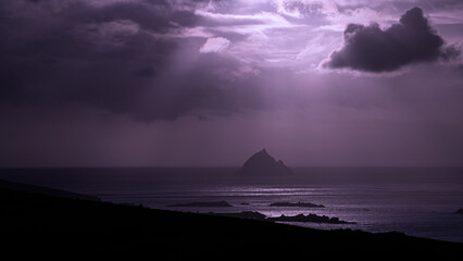 Beam of Light • Amongst the Darkness spread by Höðr, his twin brother Baldr enlightens Little Skellig, young sister of Skellig Michael where some Star Wars' scenes, The  Last Jedi, were filmed.