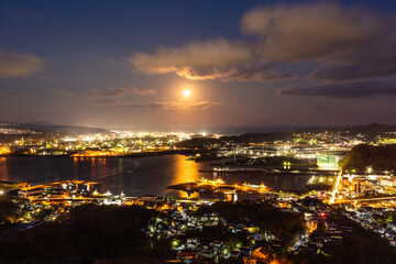 Obraz premium 北海道、測量山展望台から見た室蘭の夜景
