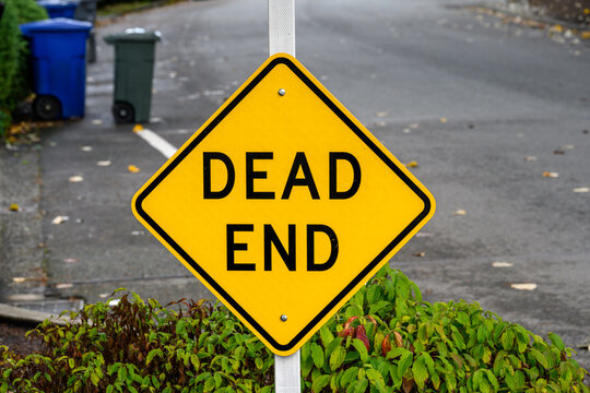 2,295 Dead End Sign Stock Photos, High-Res Pictures, and Images - Getty  Images