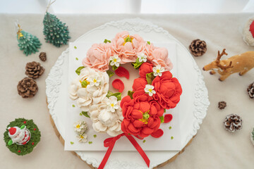 화려한 색감의 버터 앙금으로 만든 쌀 백설기 떡 케이크. 기념일, 생일 꽃 케이크.