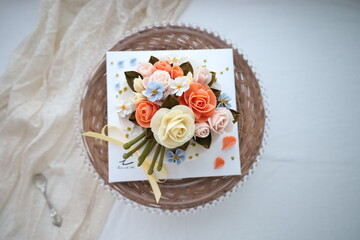 화려한 색감의 버터 앙금으로 만든 쌀 백설기 떡 케이크. 기념일, 생일 꽃 케이크.