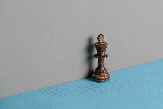 single wooden chess king piece, leadership concept