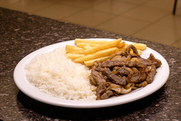 Iscas com Batata Frita