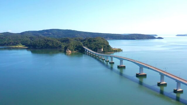 能登島大橋と能登島（石川県）