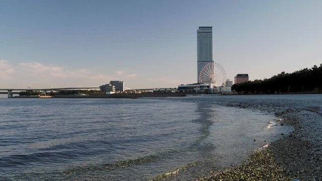 りんくう公園マーブルビーチとりんくうタワービル