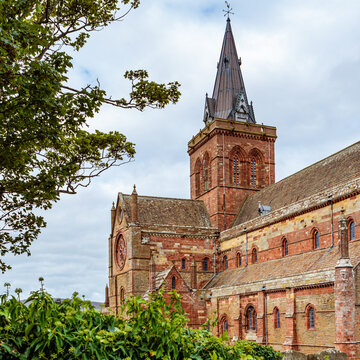 Blick auf die St. Magnus Kathedrale in Kirkwall, Schottland.