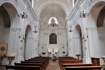 Fototapeta na wymiar Mercato San Severino - Navata centrale della Chiesa di Sant'Anna