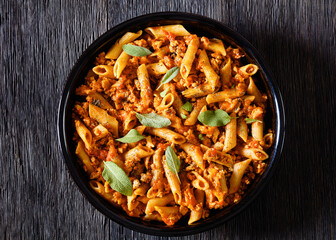 Whole wheat pasta bake with ground beef and cheese