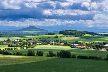 Fototapeta na wymiar Blick von den Königshainer Bergen auf die Landschaft bei Görlitz