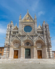 Obraz premium Facade of the Siena Cathedral in Tuscany