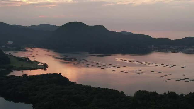 京丹後市久美浜湾の綺麗な夕焼けと蠣だな