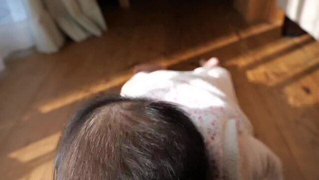 How a Japanese baby started crawling