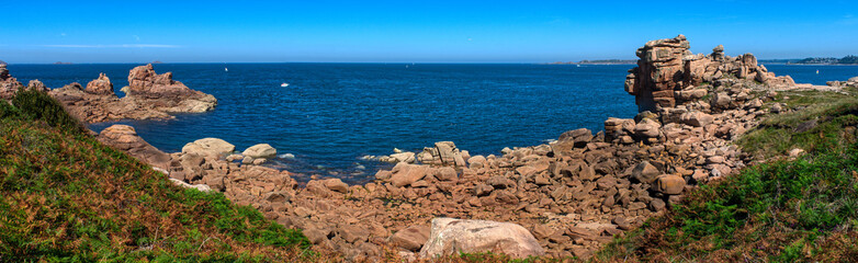 Monolithic blocks of pink granite in the Cotes d'Armor in Brittany, France. Pink granite coast © Frederic Hodiesne