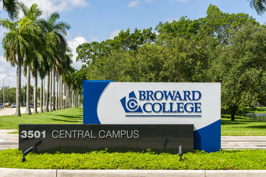  Entrance Sign To The Campus Of Broward College