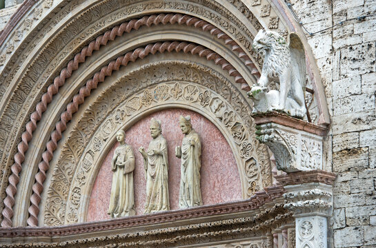 Perugia e i suoi tre Santi Patroni. Ai lati il grifone, simbolo della citt&agrave;