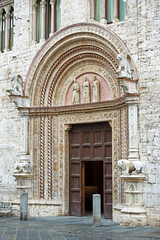 Fototapeta na wymiar Perugia. Portale delle Arti di Palazzo dei Priori. Sculture dei tre Santi Patroni e del grifo, simboli della città
