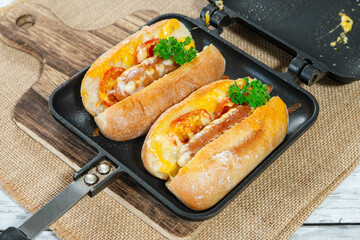 ホットサンドメーカーで焼いたホットドッグ