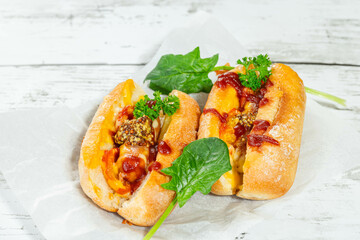 フランスパンでチーズホットドッグ