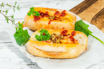 フランスパンでホットドッグ