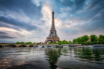 Plakat Eiffel Tower be seine river at sunrise in Paris. France