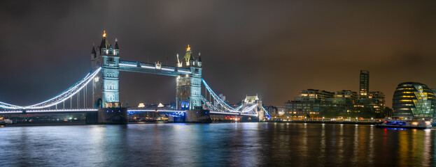 Fototapeta na wymiar Tower Bridge at night in London. England