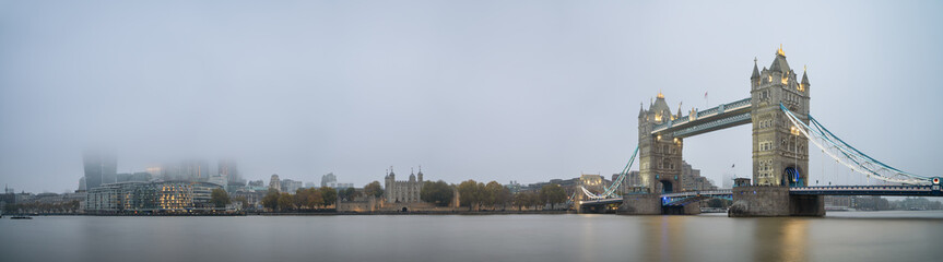 Fototapeta na wymiar Tower Bridge and London Financial district panorama