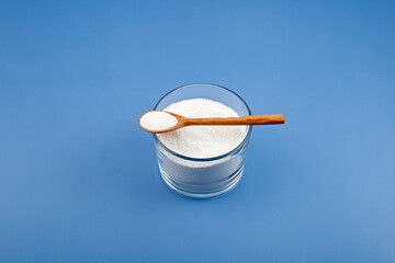 White crystalline chemical powder in glass dish. Food additive E211. Sodium benzoate, C6H5COONa. Sodium salt of benzoic acid. Food Preservative strong depressing effect on yeast and mold fungi