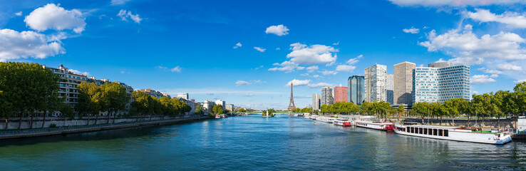 Obraz premium Skyline panorama of Beaugrenelle district of Paris with Eiffel Tower in the background. France